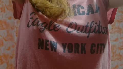 Snapshot of shelikessoymilk chatting on 02/09/25, 10:21 Erika online show from 02/09/25, 10:21