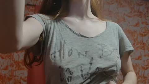 Snapshot of shelikessoymilk chatting on 02/12/25, 03:18 Erika online show from 02/12/25, 03:18