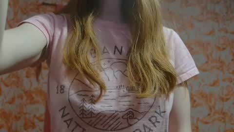 Snapshot of shelikessoymilk chatting on 02/18/25, 04:04 Erika online show from 02/18/25, 04:04