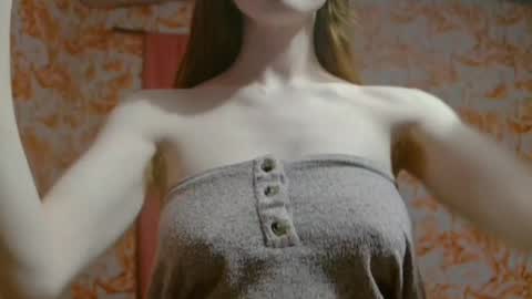 Snapshot of shelikessoymilk chatting on 02/19/25, 05:05 Erika online show from 02/19/25, 05:05