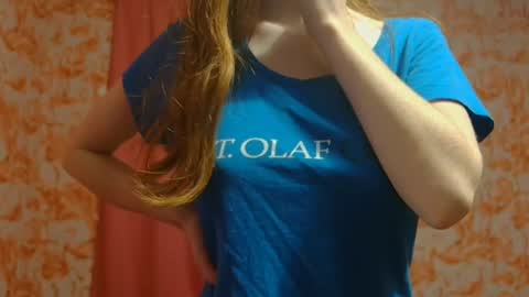 Snapshot of shelikessoymilk chatting on 02/22/25, 01:44 Erika online show from 02/22/25, 01:44