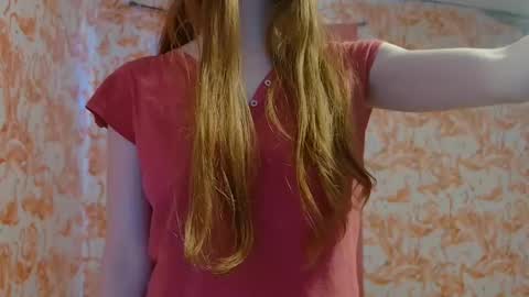 Snapshot of shelikessoymilk chatting on 09/14/25, 06:51 Erika online show from 09/14/25, 06:51