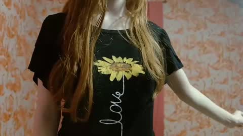 Snapshot of shelikessoymilk chatting on 09/18/25, 02:35 Erika online show from 09/18/25, 02:35