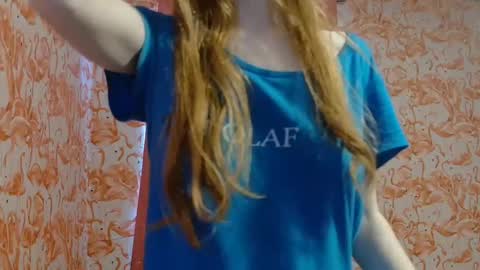 Snapshot of shelikessoymilk chatting on 09/22/25, 07:38 Erika online show from 09/22/25, 07:38