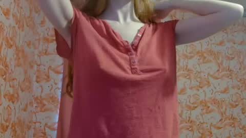 Snapshot of shelikessoymilk chatting on 09/28/25, 06:46 Erika online show from 09/28/25, 06:46