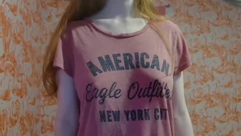 Snapshot of shelikessoymilk chatting on 09/30/25, 08:25 Erika online show from 09/30/25, 08:25