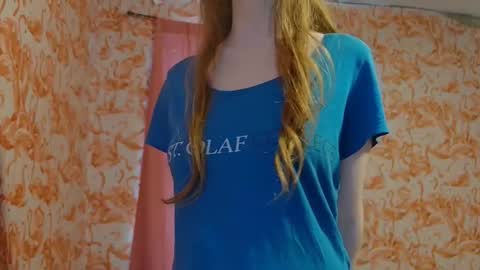 Snapshot of shelikessoymilk chatting on 10/12/25, 07:35 Erika online show from 10/12/25, 07:35