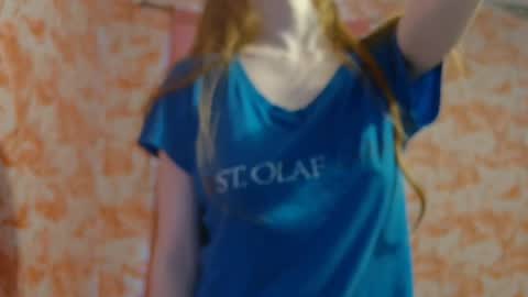 Snapshot of shelikessoymilk chatting on 10/14/25, 07:03 Erika online show from 10/14/25, 07:03