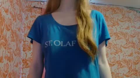 Snapshot of shelikessoymilk chatting on 10/16/25, 05:58 Erika online show from 10/16/25, 05:58