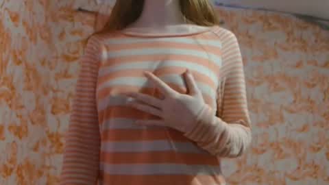 Snapshot of shelikessoymilk chatting on 10/26/25, 06:58 Erika online show from 10/26/25, 06:58