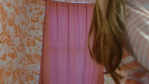 Snapshot of shelikessoymilk chatting on 10/28/25, 07:38 Erika online show from 10/28/25, 07:38