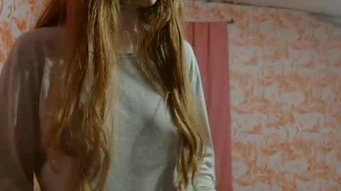 Snapshot of shelikessoymilk chatting on 11/02/25, 10:45 Erika online show from 11/02/25, 10:45