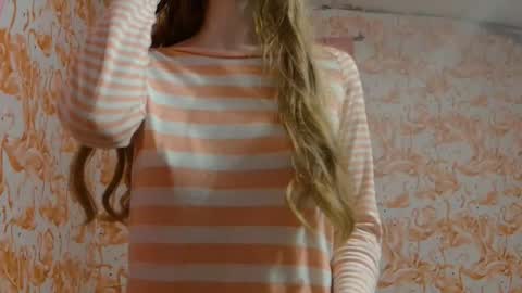 Snapshot of shelikessoymilk chatting on 11/11/25, 12:43 Erika online show from 11/11/25, 12:43