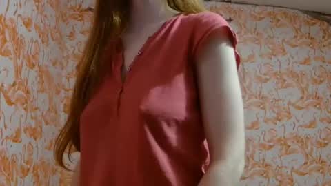 Snapshot of shelikessoymilk chatting on 11/16/25, 01:44 Erika online show from 11/16/25, 01:44