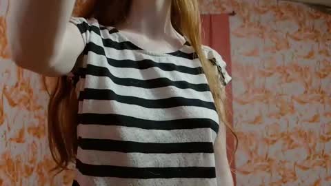 Snapshot of shelikessoymilk chatting on 11/18/25, 10:36 Erika online show from 11/18/25, 10:36