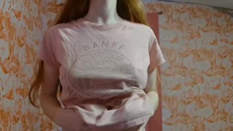 Snapshot of shelikessoymilk chatting on 11/22/25, 09:58 Erika online show from 11/22/25, 09:58