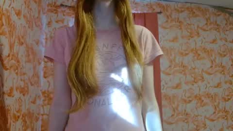 Snapshot of shelikessoymilk chatting on 11/23/25, 08:19 Erika online show from 11/23/25, 08:19