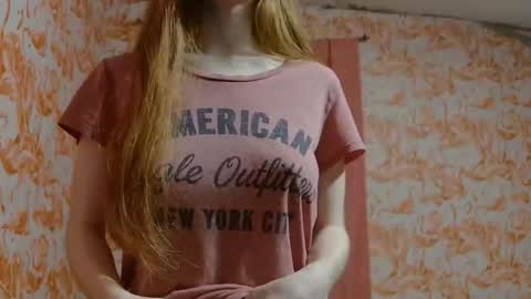 Snapshot of shelikessoymilk chatting on 11/25/25, 12:54 Erika online show from 11/25/25, 12:54