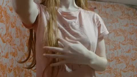 Snapshot of shelikessoymilk chatting on 12/14/25, 02:39 Erika online show from 12/14/25, 02:39