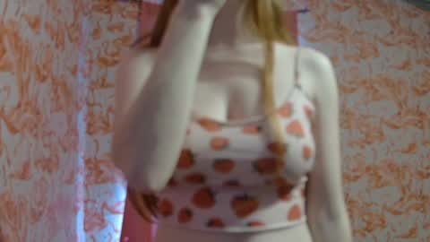 Snapshot of shelikessoymilk chatting on 03/11/26, 06:03 Erika online show from 03/11/26, 06:03