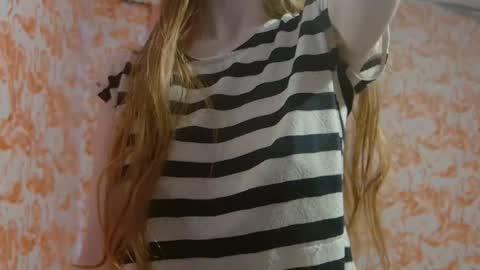 Snapshot of shelikessoymilk chatting on 03/30/26, 10:11 Erika online show from 03/30/26, 10:11