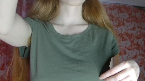 Snapshot of shelikessoymilk chatting on 03/31/26, 08:09 Erika online show from 03/31/26, 08:09