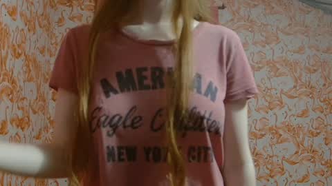 Snapshot of shelikessoymilk chatting on 04/03/26, 02:42 Erika online show from 04/03/26, 02:42