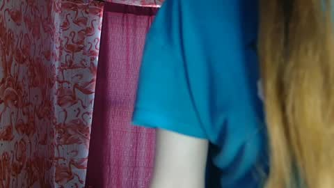 Snapshot of shelikessoymilk chatting on 04/09/26, 07:30 Erika online show from 04/09/26, 07:30