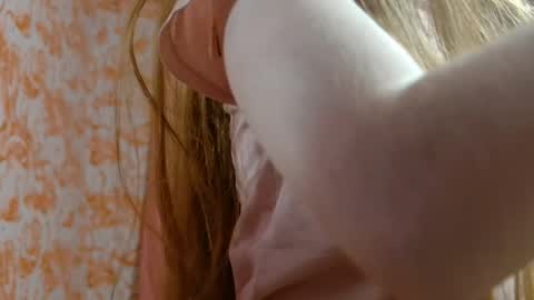 Snapshot of shelikessoymilk chatting on 04/15/26, 01:56 Erika online show from 04/15/26, 01:56