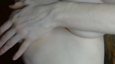 Snapshot of shelikessoymilk chatting on 06/03/26, 06:02 Erika online show from 06/03/26, 06:02