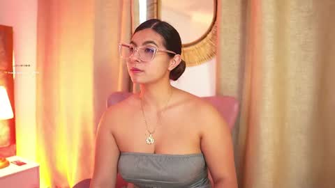 Snapshot of shelleymorell chatting on 07/10/26, 12:52 Transmission schedule Monday - Friday 715 am to 200 pm time Colombia online show from 07/10/26, 12:52