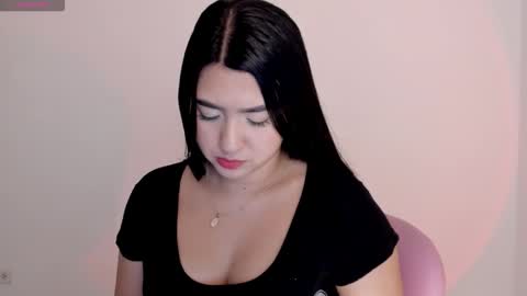 Snapshot of shelly_rohades chatting on 12/15/25, 02:16 online show from 12/15/25, 02:16