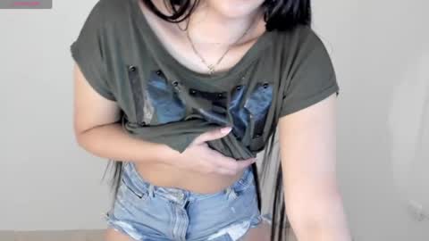 Snapshot of shelly_rohades chatting on 05/16/26, 04:09 online show from 05/16/26, 04:09
