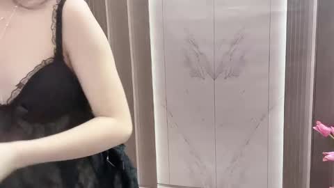 Snapshot of shellysan chatting on 10/29/25, 03:20 Shelly online show from 10/29/25, 03:20