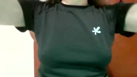 Snapshot of shelsyzevee_ chatting on 11/06/25, 12:33 shelsyzevee_ online show from 11/06/25, 12:33