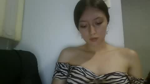 Snapshot of shelsyzevee_ chatting on 12/18/25, 02:06 shelsyzevee_ online show from 12/18/25, 02:06