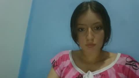 Snapshot of shelsyzevee_ chatting on 12/21/25, 01:35 shelsyzevee_ online show from 12/21/25, 01:35