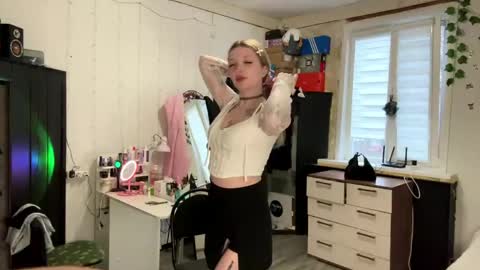 Snapshot of shenitanalepa chatting on 04/26/26, 03:42 Elin online show from 04/26/26, 03:42