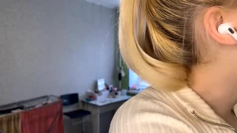 Snapshot of sherleychamblin chatting on 03/11/26, 01:39 sherleychamblin online show from 03/11/26, 01:39