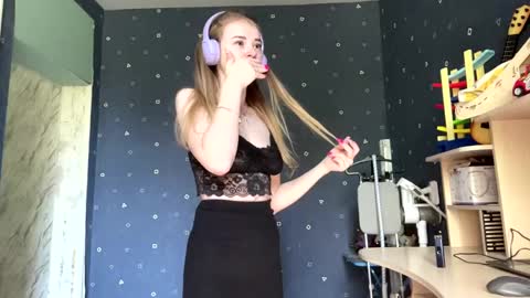 Snapshot of sherlyncreagh chatting on 05/19/26, 07:04 Kaayy online show from 05/19/26, 07:04