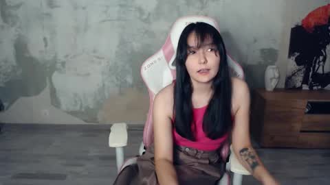 Emma online show from 11/08/25, 03:45