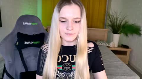 Snapshot of sherributlers chatting on 04/24/26, 06:16 Sweet Sherri online show from 04/24/26, 06:16