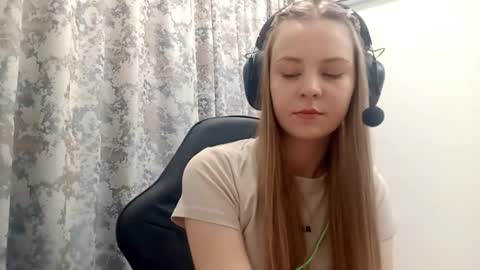 Lisa online show from 11/27/25, 06:15