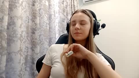 Snapshot of sherrylkeep chatting on 12/19/25, 06:20 Lisa online show from 12/19/25, 06:20