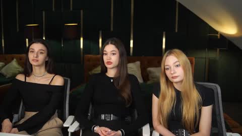 Snapshot of sheryl_elegance chatting on 12/17/24, 12:33 Sheryl online show from 12/17/24, 12:33