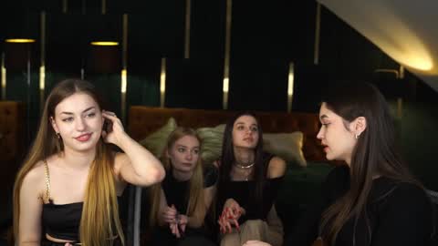 Snapshot of sheryl_elegance chatting on 12/17/24, 06:42 Sheryl online show from 12/17/24, 06:42