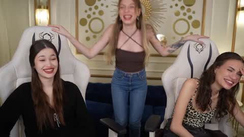 Snapshot of sheryl_elegance chatting on 02/04/25, 06:06 Sheryl online show from 02/04/25, 06:06