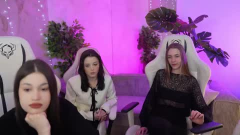 Snapshot of sheryl_elegance chatting on 02/19/25, 06:00 Sheryl online show from 02/19/25, 06:00