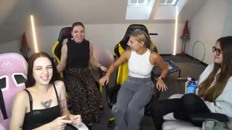 Snapshot of sheryl_elegance chatting on 09/24/25, 10:18 Sheryl online show from 09/24/25, 10:18