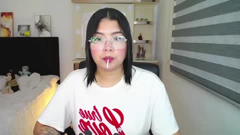 Snapshot of sheryl_stone2 chatting on 02/25/25, 04:03 Sheryl Stone2 online show from 02/25/25, 04:03